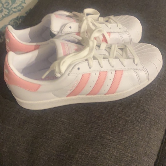 Brand New Adidas Super Star Sneakers in Pink/White size8 with Box - Picture 2 of 5